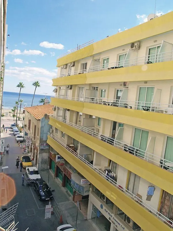 לרנקה Palm Sea Beach Hotel Apartments